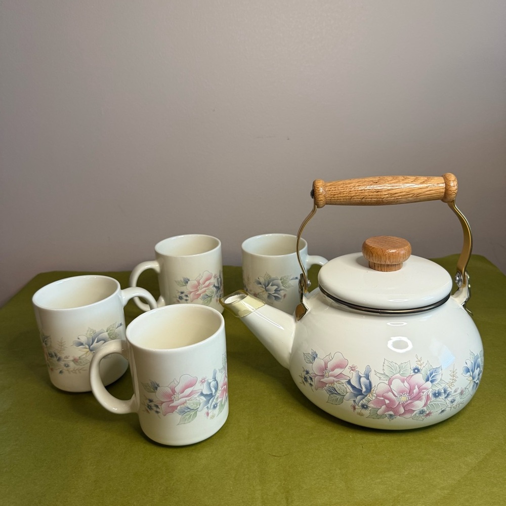 Vintage SET FOR TEA 2½ Quart Enamel Tea Kettle with Four Matching Ceramic Mugs